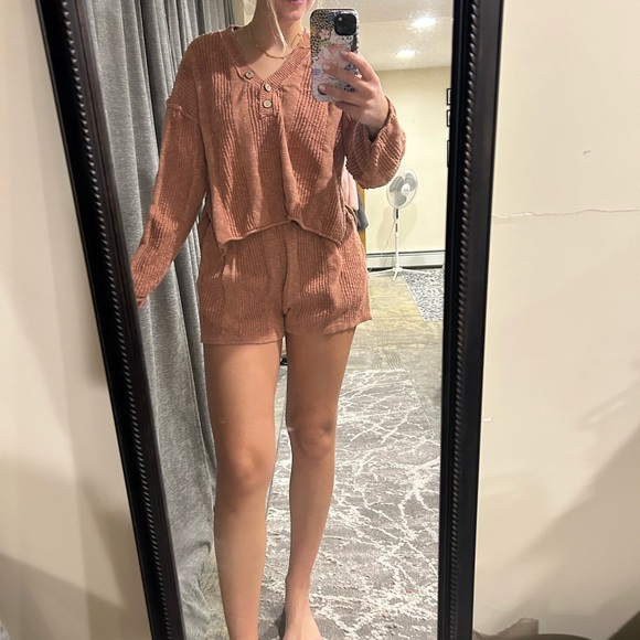 set - Picture 2 of 4